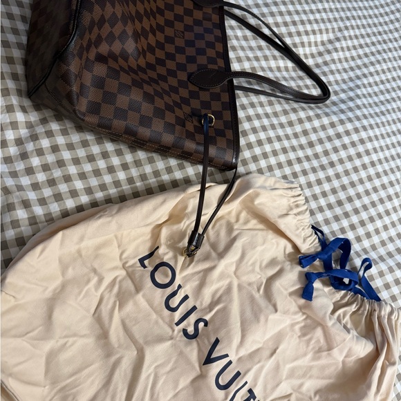 Louis Vuitton MM Neverfull - Picture 4 of 13